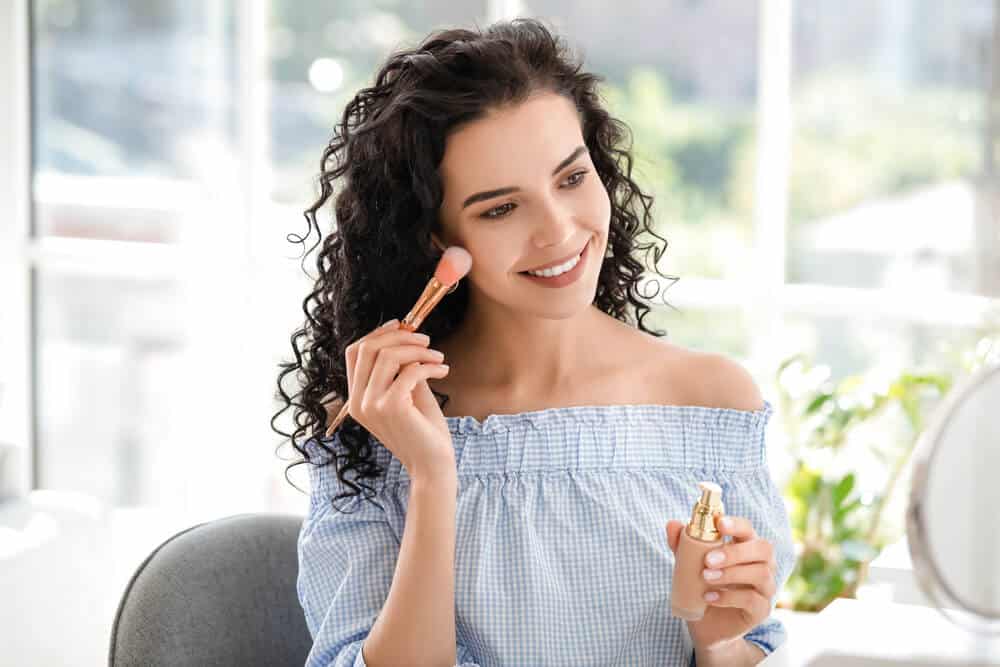 Jak zrobić szybki makijaż do pracy w 10 minut – praktyczny poradnik dla zabieganych kobiet